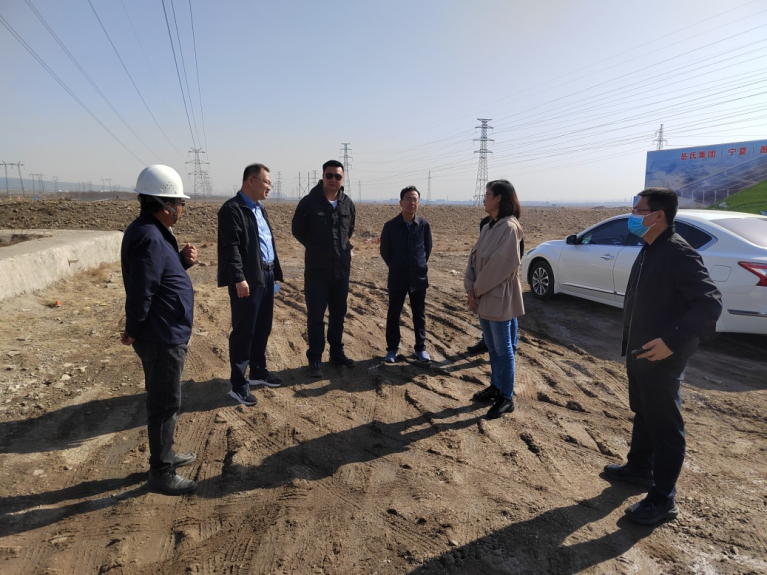 石嘴山市科技局黨組書(shū)記、局長(zhǎng)周福禎，惠農(nóng)區(qū)委常委、組織部部長(zhǎng)杜春紅到興康恒潤(rùn)調(diào)研